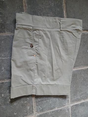NIEUW héél mooie short HAMPTON BAYS- T 42 beschikbaar voor biedingen