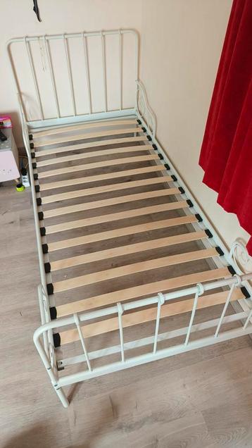 Kinderbed, wit metaal beschikbaar voor biedingen