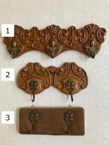 3 houten wandkapstokken (ook afzonderlijk te koop) beschikbaar voor biedingen