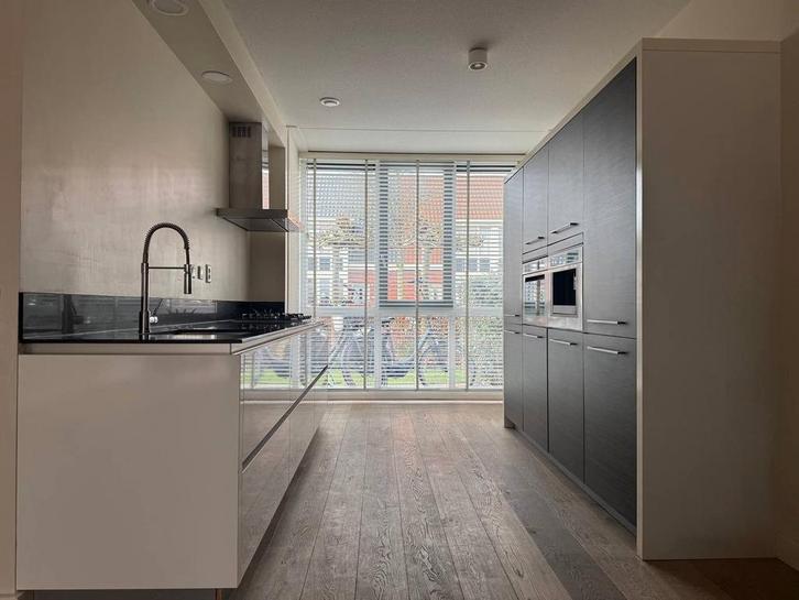 #10 Belle cuisine équipée moderne, Maison & Meubles, Cuisine | Cuisines complètes, Comme neuf, Cuisine à mur double, Granit ou Pierre