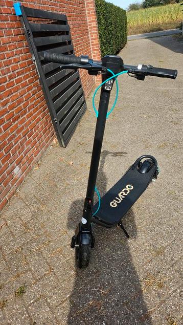 Pursuit Pro elektrische step zwart

 beschikbaar voor biedingen