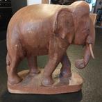 Éléphant en bois, Enlèvement ou Envoi