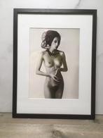 Belle photo de nu d'art dans un cadre - signée, Enlèvement