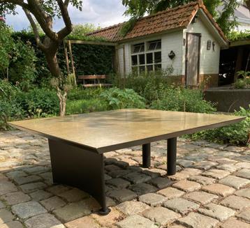 Salontafel van meubelmaker Koenraad De Wulf beschikbaar voor biedingen