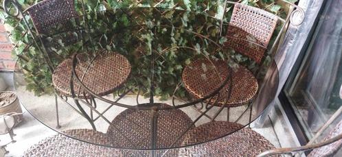 Ensemble table et chaises en fer forgé et rotin, Maison & Meubles, Tables | Tables à manger, Utilisé, 100 à 150 cm, 100 à 150 cm