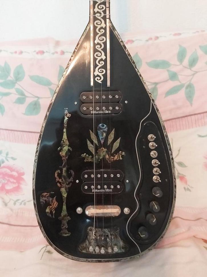 Guitares turc electro, Musique & Instruments, Instruments à corde | Guitares | Électriques, Enlèvement