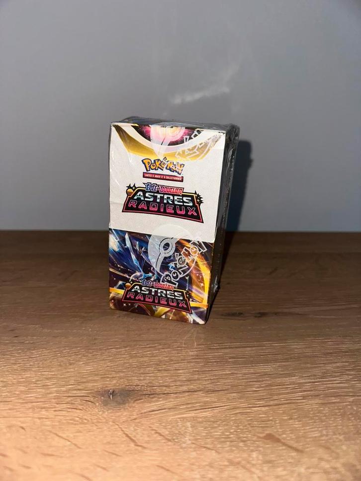 Demi display astres radieux FR, Hobby en Vrije tijd, Verzamelkaartspellen | Overige, Zo goed als nieuw, Boosterbox, Ophalen of Verzenden