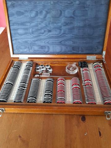 Oude vintage koffer opticien optiek brilglazen beschikbaar voor biedingen