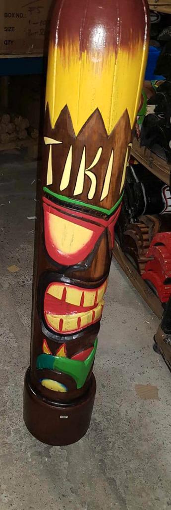 statue totem Tiki 100 cm en bois d albesia, Antiek en Kunst, Kunst | Beelden en Houtsnijwerken, Ophalen of Verzenden