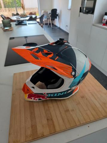 Kini Red bull helm beschikbaar voor biedingen