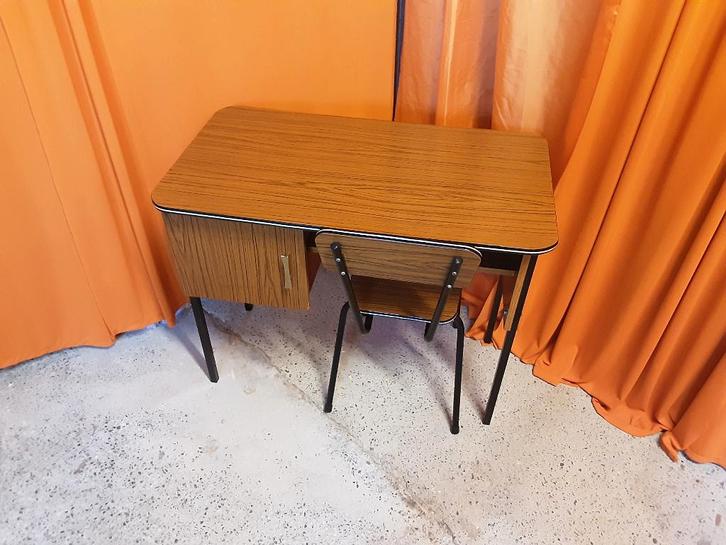 Vintage kinderbureau Formica, Antiek en Kunst, Curiosa en Brocante, Ophalen