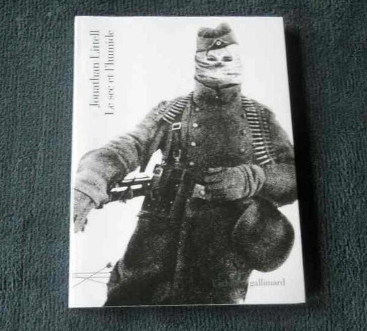 Le sec et l' humide ( Jonathan Littell ) - Bienveillantes, Boeken, Historische romans, Gelezen, Ophalen of Verzenden