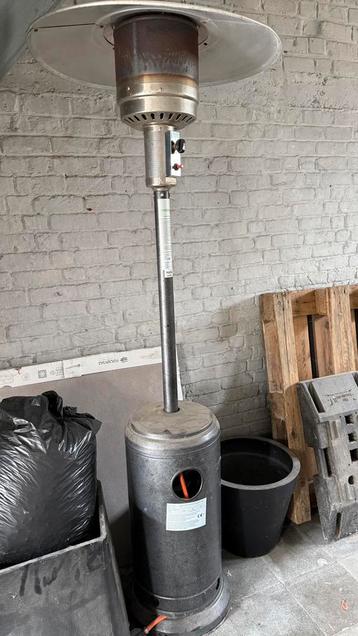 Terrasverwarmer op gas met hoes goede staat inox werkt goed beschikbaar voor biedingen