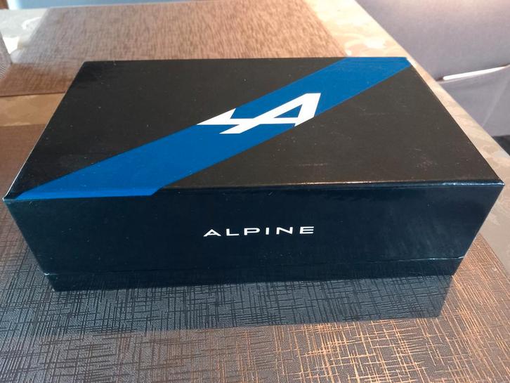 Renault alpine 1/43 limited edition, Hobby & Loisirs créatifs, Voitures miniatures | 1:43, Comme neuf, Enlèvement
