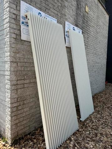 Twee verticale radiatoren van het merk Thermic beschikbaar voor biedingen
