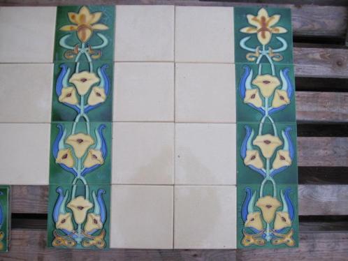 15 rijen van 4 kleurrijke wandtegels in relief (van 15x60cm), Doe-het-zelf en Bouw, Tegels, Zo goed als nieuw, Wandtegels, Ophalen