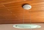 DESIGN hanglamp, in mat glas, schijfvormig, Huis en Inrichting, 50 tot 75 cm, Design  hanglamp, Ophalen of Verzenden, Zo goed als nieuw