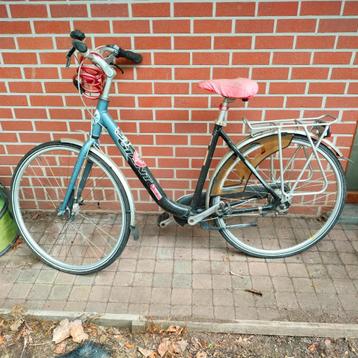 Damesfiets beschikbaar voor biedingen