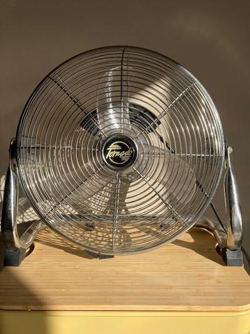 Tornado vloerventilator chroom beschikbaar voor biedingen