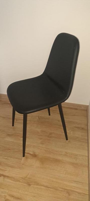 4 stoelen  beschikbaar voor biedingen