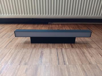 Design zwarte lineaire wandlamp  beschikbaar voor biedingen