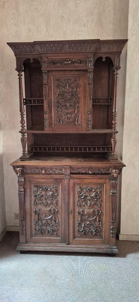 Buffet malinois à têtes de personnages en chêne, Huis en Inrichting, Kasten | Dressoirs, Gebruikt, 100 tot 150 cm, 25 tot 50 cm