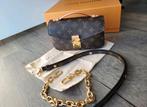 Louis Vuitton Pochette Metis east west monogram, Handtassen en Accessoires, Ophalen of Verzenden, Nieuw, Bruin, Handtas