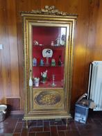 Klassiek gouden vitrinekast, Ophalen