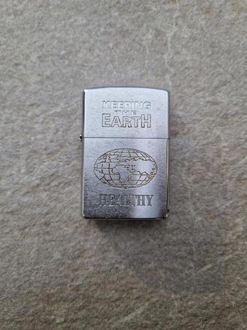 Zippo ancien/vintage "Keeping The Earth Healthy" Made in USA beschikbaar voor biedingen