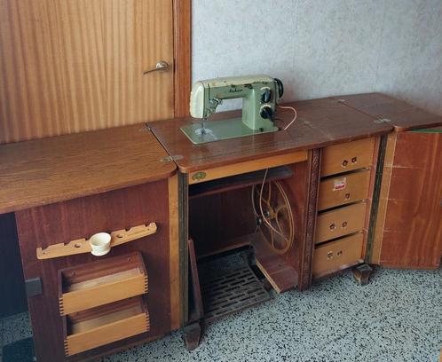 Oude naaimachine Anker in kast, Antiek en Kunst, Antiek | Naaimachines, Ophalen