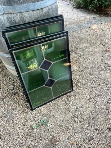 decoratieve glasramen met geometrisch ontwerp beschikbaar voor biedingen