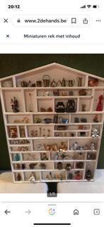 Miniatuur beeldjes  met rek, Huis en Inrichting, Woonaccessoires | Wanddecoraties, Gebruikt, Ophalen