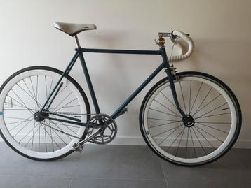 Fiets blauw  beschikbaar voor biedingen