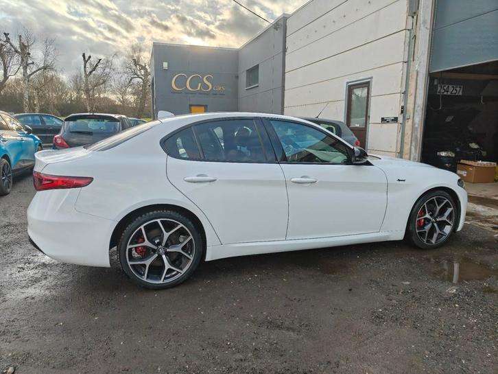 Alfa romeo Giulia sprint 2.0cc essence, Auto's, Alfa Romeo, Giulia, Android Auto, Panoramadak, Sportpakket, Zetelverwarming, Stuurwielverwarming