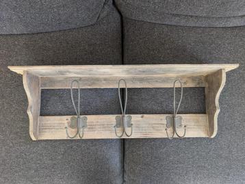 Houten kapstok beschikbaar voor biedingen