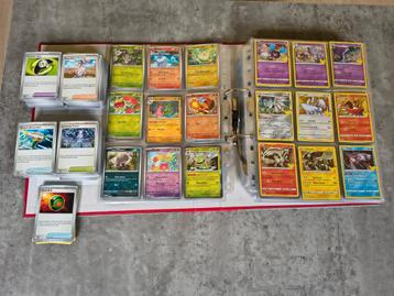 Map vol Pokemon kaarten (1272 stuks) + extra's beschikbaar voor biedingen