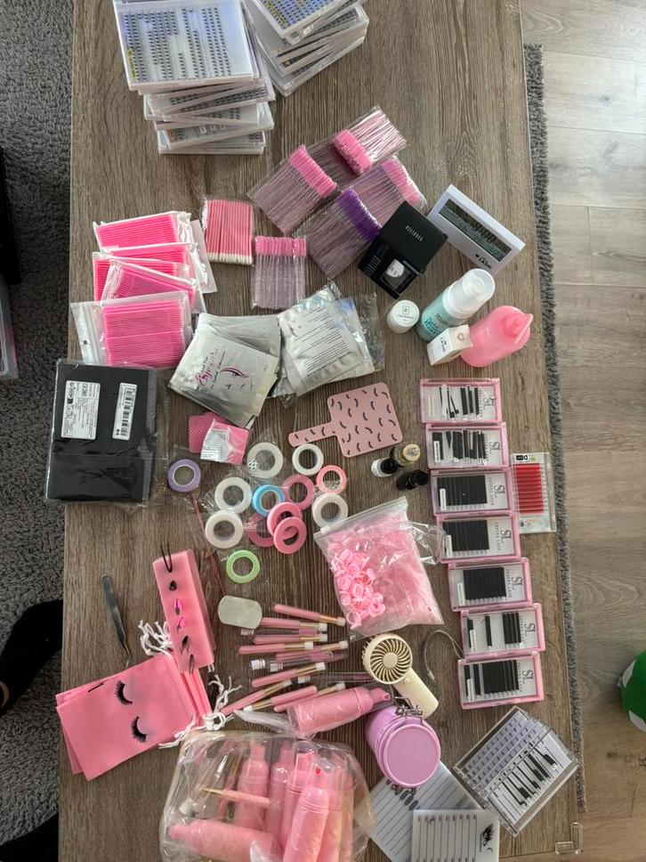 Wimper extensions  spullen ecl bed, Handtassen en Accessoires, Uiterlijk | Cosmetica en Make-up, Zo goed als nieuw, Ophalen