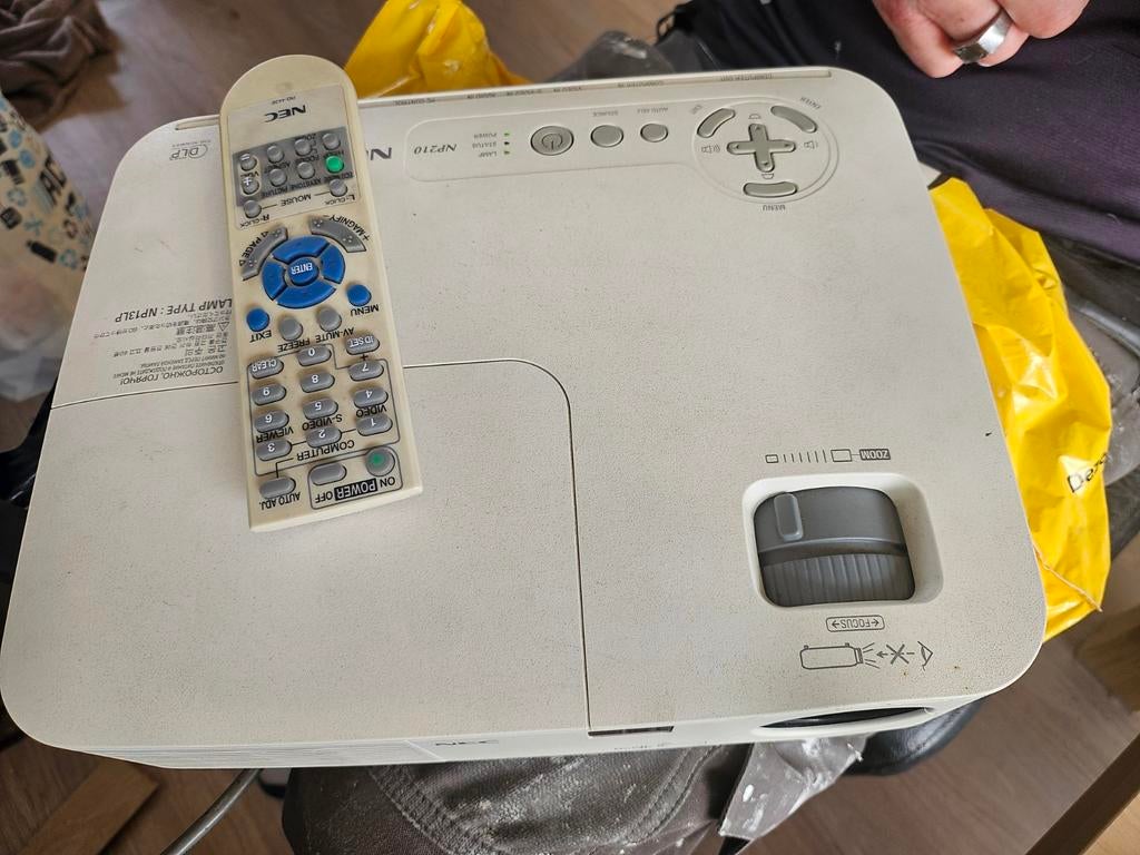 NEC beamer, stream al je favoriete films!, Audio, Tv en Foto, Beamers, Gebruikt, Ophalen