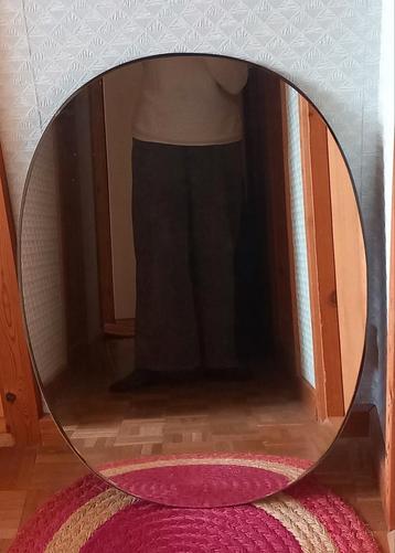 Ovalen spiegel, geslepen rand 81 x 60 cm beschikbaar voor biedingen