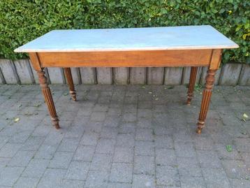 Oude keukentafel met mooie patine smal model beschikbaar voor biedingen