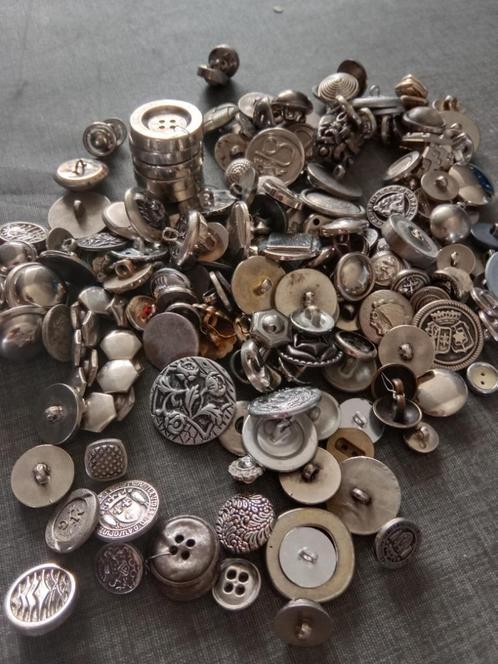 metalen knopen, vintage, Hobby en Vrije tijd, Naaien en Fournituren, Gebruikt, Knoop of Knopen, Ophalen of Verzenden