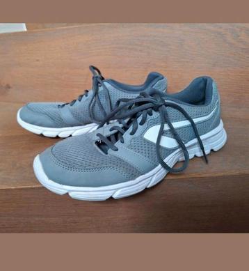 Loopschoenen / sportschoenen met witte zool maat 40, Ophalen of Verzenden, Zo goed als nieuw, Hardloopschoenen