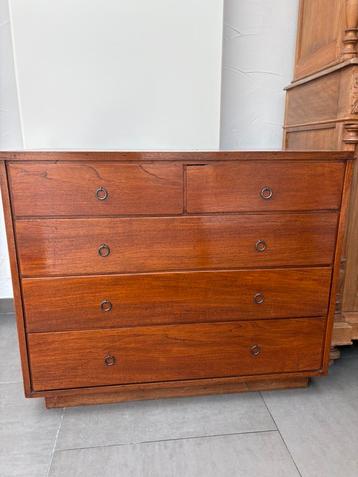 Dressoir beschikbaar voor biedingen