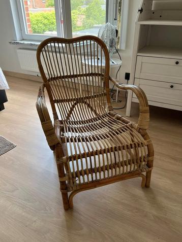 Rotan stoel beschikbaar voor biedingen