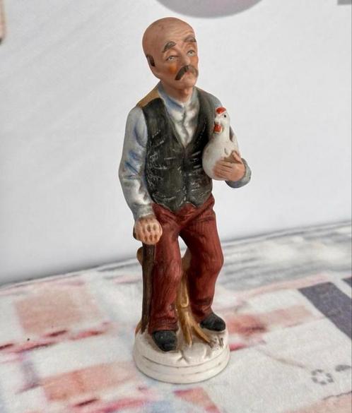 1990 vintage Antiek porseleinen beeldje Man met Kip 19CM, Verzamelen, Beelden en Beeldjes, Zo goed als nieuw, Mens, Ophalen of Verzenden