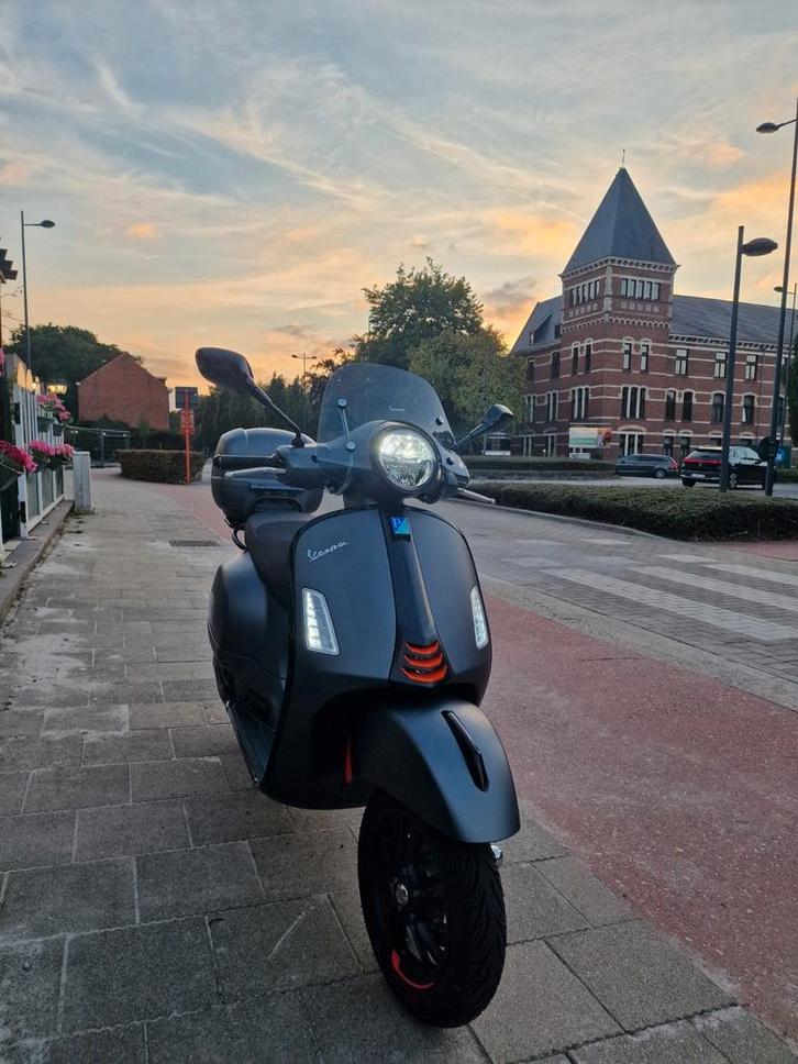 VERLAAGD :2025 SPLINTERNIEUWE VESPA GTS 125 SUPERSPORT 900km, Fietsen en Brommers, Scooters | Vespa, Zo goed als nieuw, Ophalen