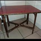 Table en bambou, Enlèvement