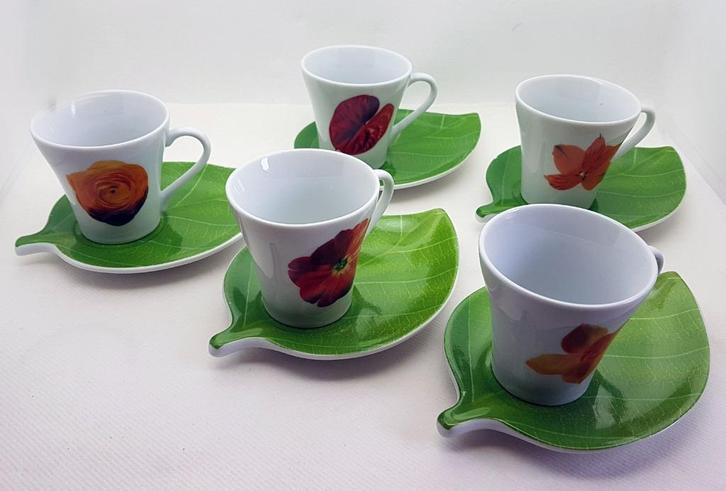 Set van 5 espresso- of theekopjes met bladschotels, Huis en Inrichting, Keuken | Servies, Zo goed als nieuw, Kop(pen) en/of Schotel(s)