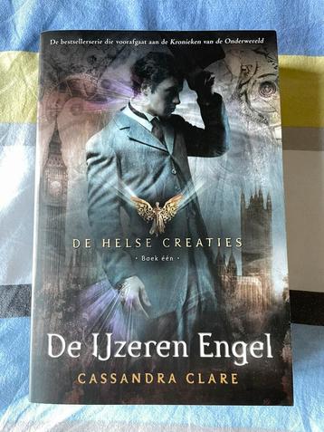 Cassandra Clare - De ijzeren engel (de helse creaties) beschikbaar voor biedingen