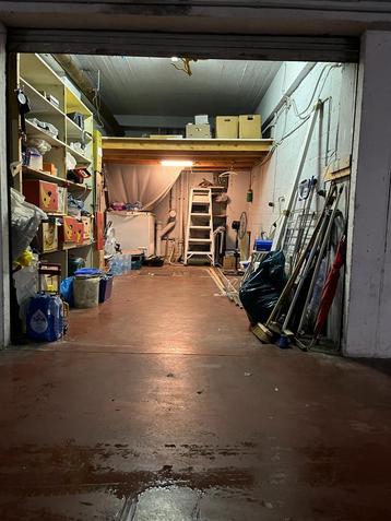 Grand garage fermé 18 m2